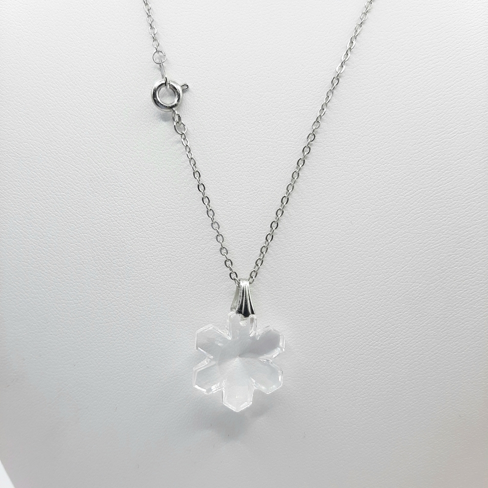 Snowflake 𝅺Swarovski Elements Crystal Necklace Winter Snow New - Picture 2 of 5